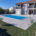 Modern Freya With Heated Swimming Pool, * Murvica (Policnik)