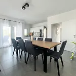 Modern Freya With Heated Swimming Pool, Murvica (Policnik)