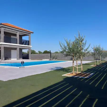 Vila Modern Freya With Heated Swimming Pool, Murvica (Policnik)