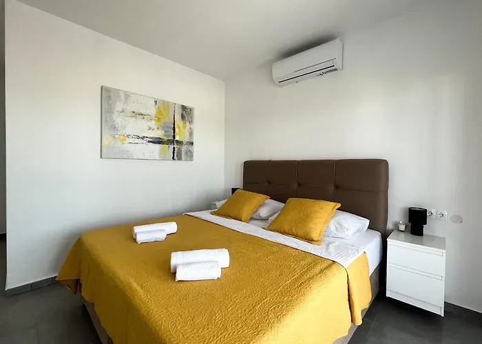 Modern Freya With Heated Swimming Pool, Vila Murvica (Policnik)