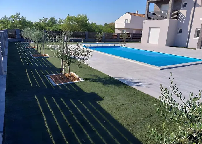 Modern Freya With Heated Swimming Pool, Murvica (Policnik)
