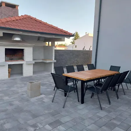 Modern Freya With Heated Swimming Pool,