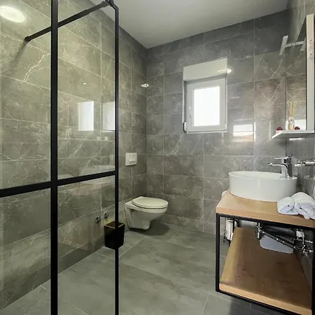 Modern Freya With Heated Swimming Pool, Villa *