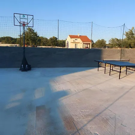 Modern Freya With Heated Swimming Pool, ヴィラ *