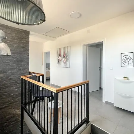 Modern Freya With Heated Swimming Pool, Villa Murvica (Policnik)