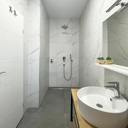 Modern Freya With Heated Swimming Pool, Villa Murvica (Policnik)