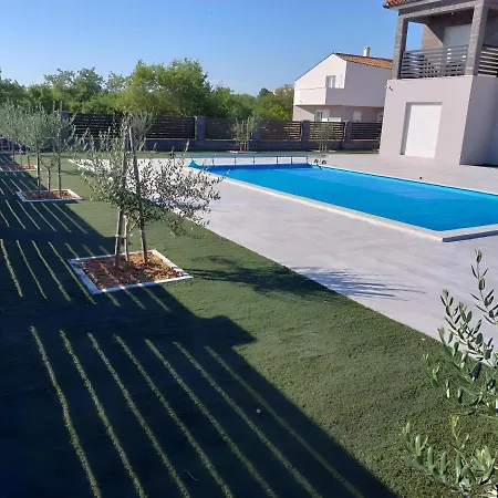 Modern Freya With Heated Swimming Pool, Murvica (Policnik)