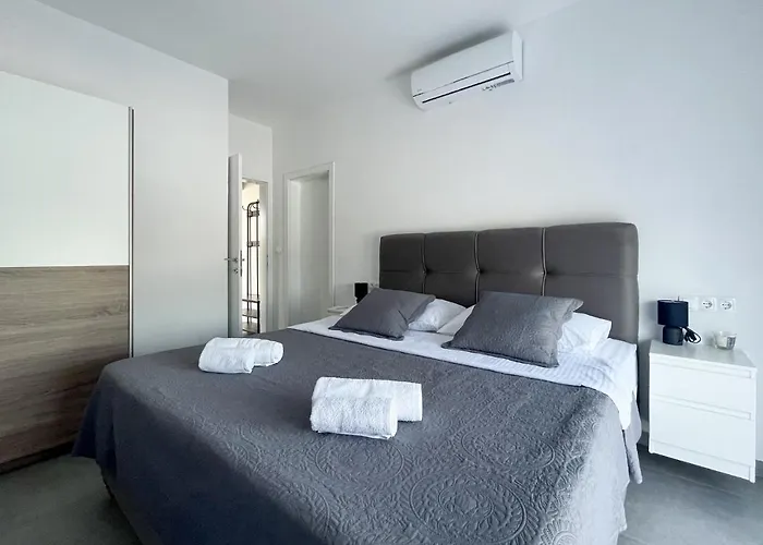 Vila Modern Freya With Heated Swimming Pool,