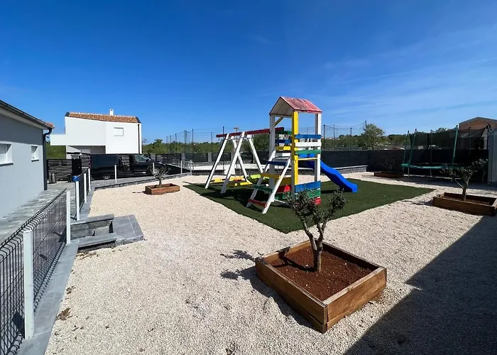 Modern Freya With Heated Swimming Pool, Vila Murvica (Policnik)