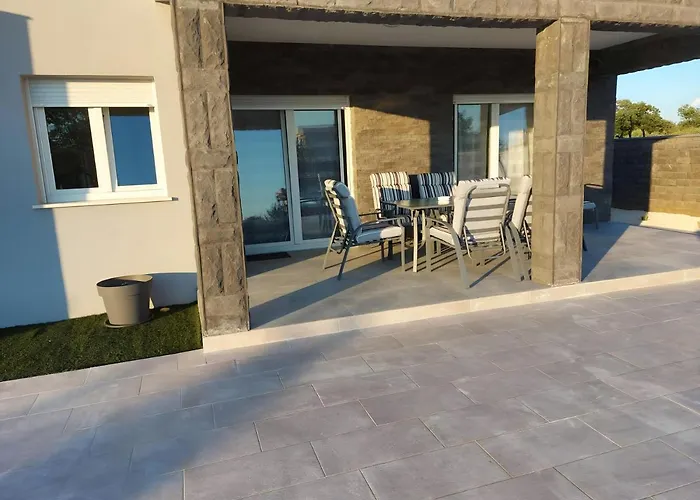 Modern Freya With Heated Swimming Pool, Vila *