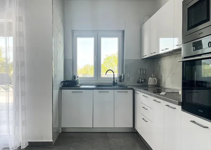 Vila Modern Freya With Heated Swimming Pool, *