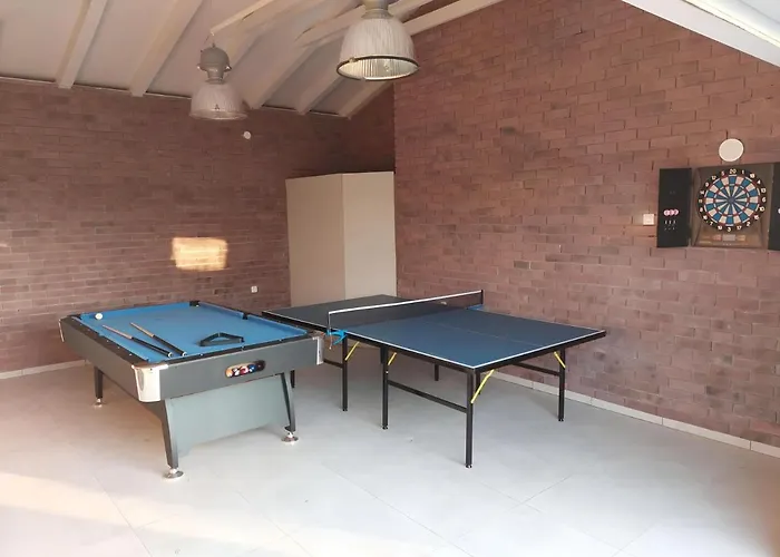 Modern Freya With Heated Swimming Pool, Vila *