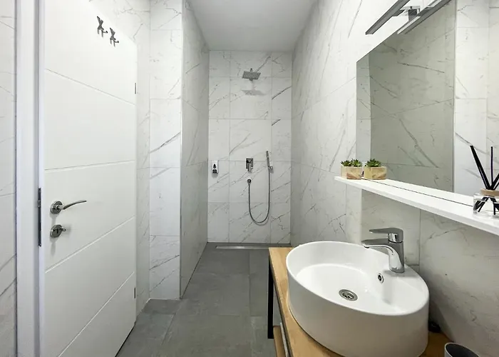 Modern Freya With Heated Swimming Pool, Vila Murvica (Policnik)