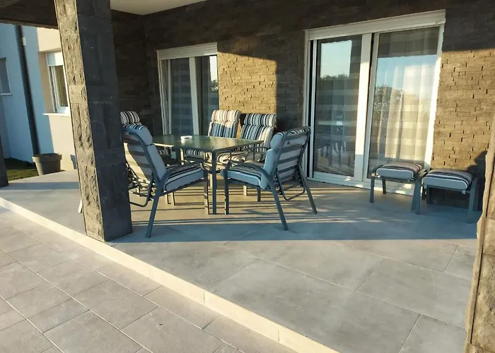 Vila Modern Freya With Heated Swimming Pool,