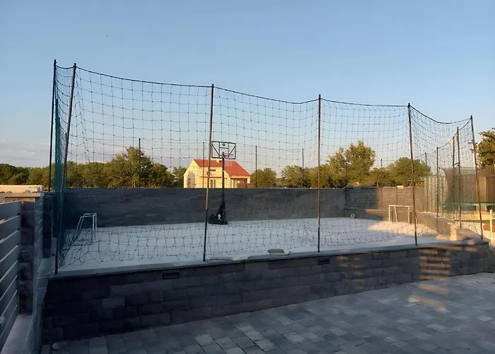 Modern Freya With Heated Swimming Pool,